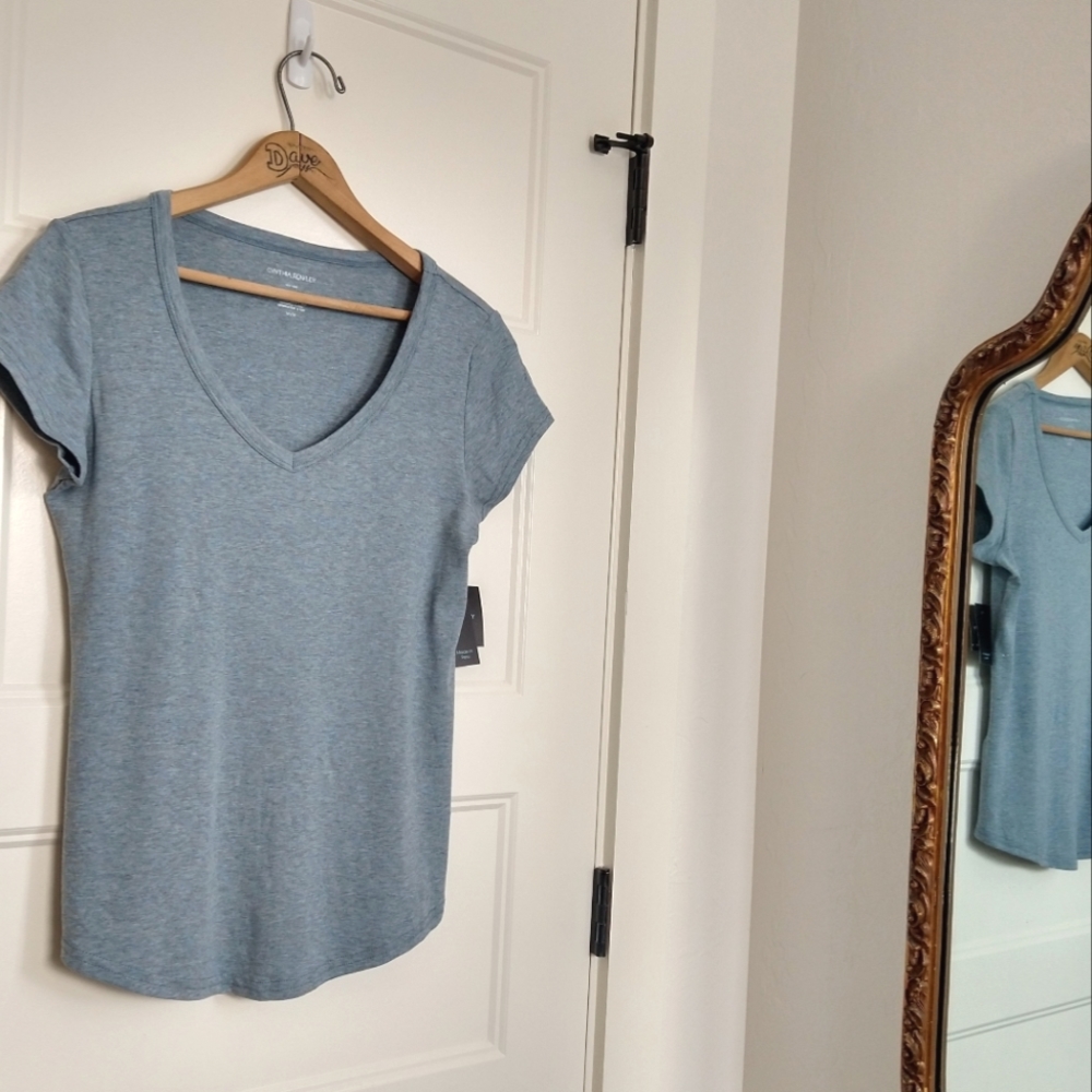 2for24* Cynthia Rowley V-Neck Shirt